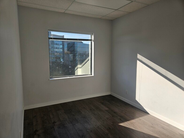 More Photos Of 8181 Cambie Rd, Richmond Storefront Retail Office For Sale