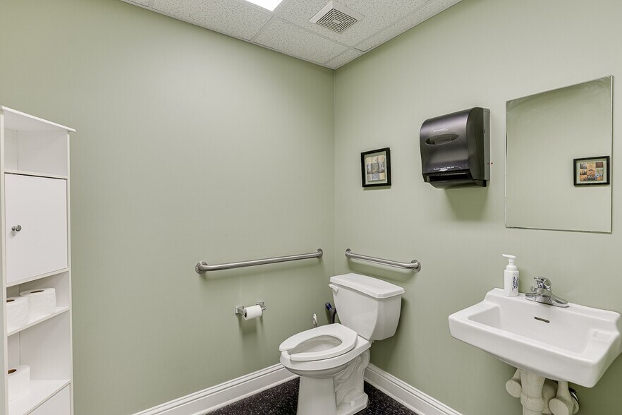 More Photos Of 743 Church St, Buford Industrial For Sale