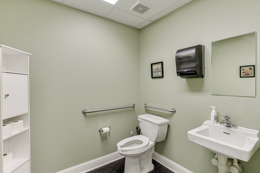 More Photos Of 743 Church St, Buford Office For Sale