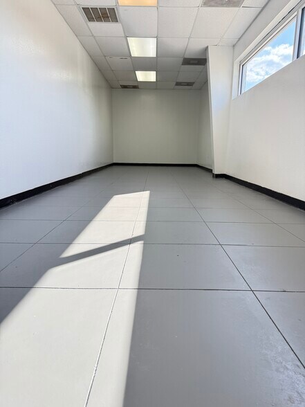 More Photos Of 2910 Antoine Dr, Houston Unknown For Lease