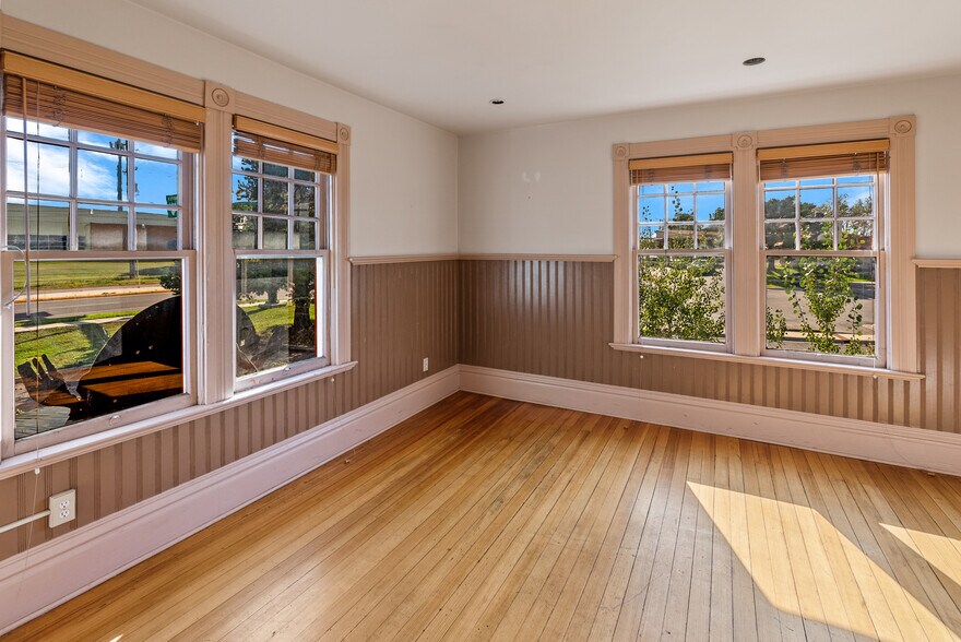 More Photos Of 2711 W College St, Bozeman Restaurant For Sale