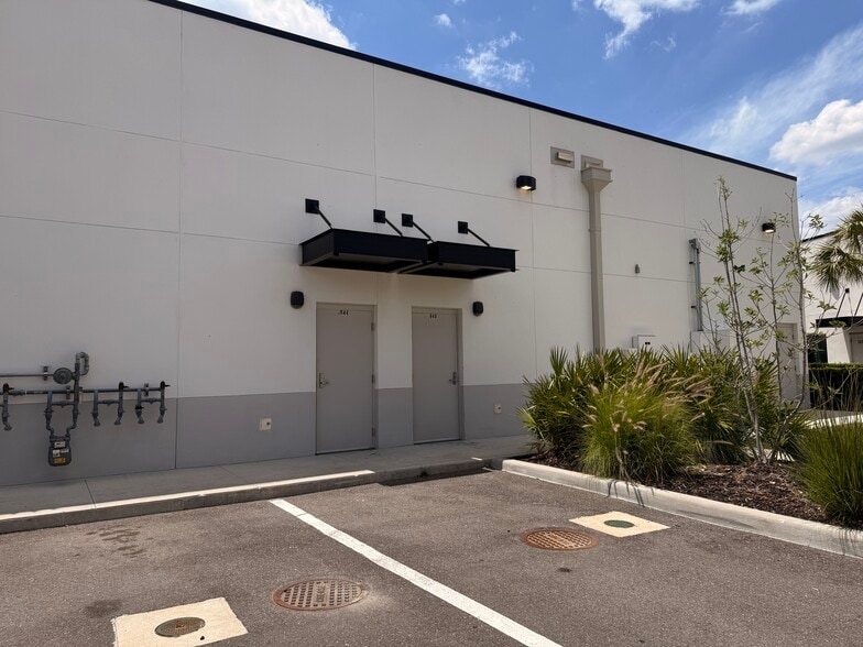 More Photos Of 5638 Circa Fishhawk blvd, Lithia General Retail For Lease
