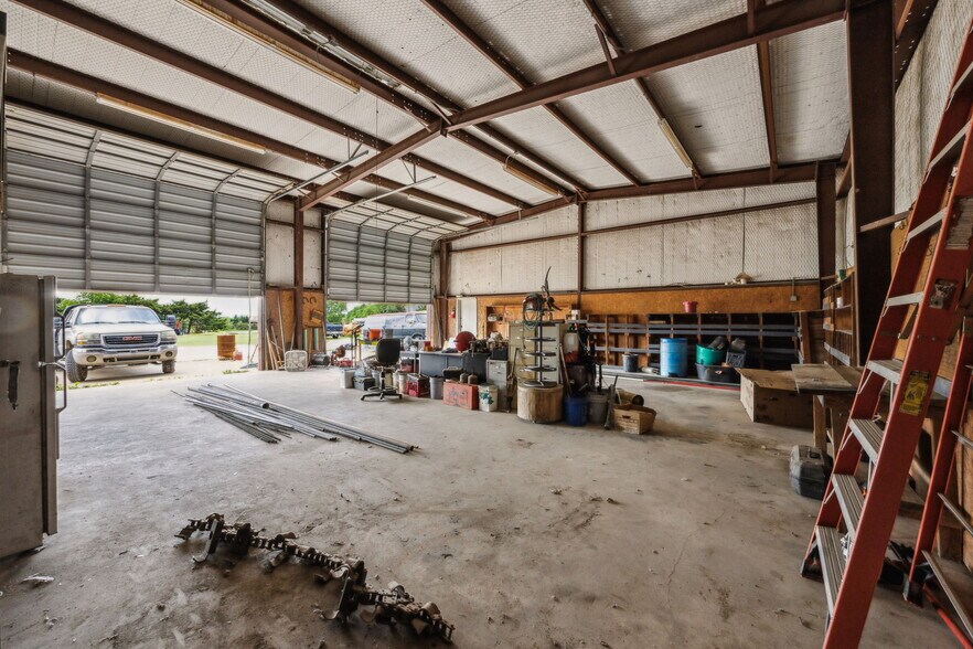 More Photos Of 449 National Dr, Rockwall Warehouse For Sale