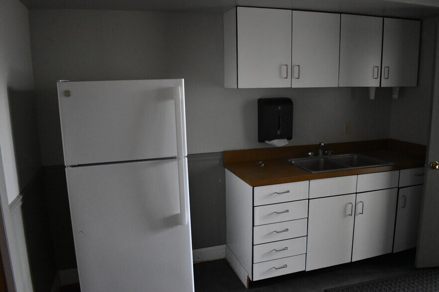 More Photos Of 884 W 2nd St, Ogden Warehouse For Lease