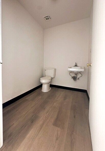 More Photos Of 17525 Alder St, Hesperia Warehouse For Lease