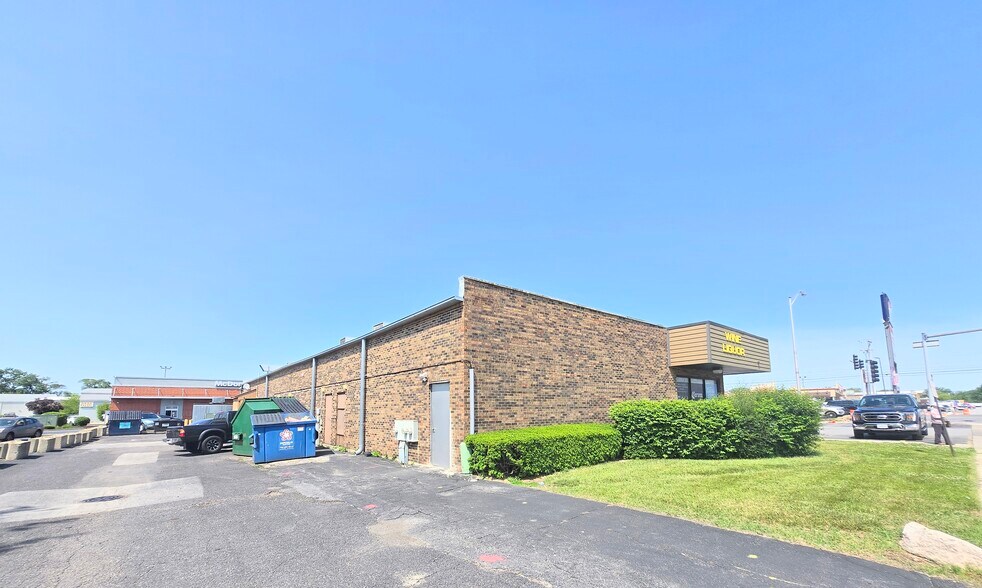 More Photos Of 13650 Cicero Ave, Crestwood General Retail For Sale