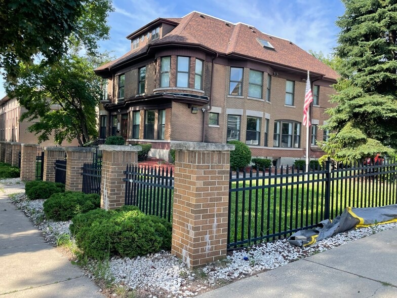 More Photos Of 727 N 31st St, Milwaukee Specialty For Sale