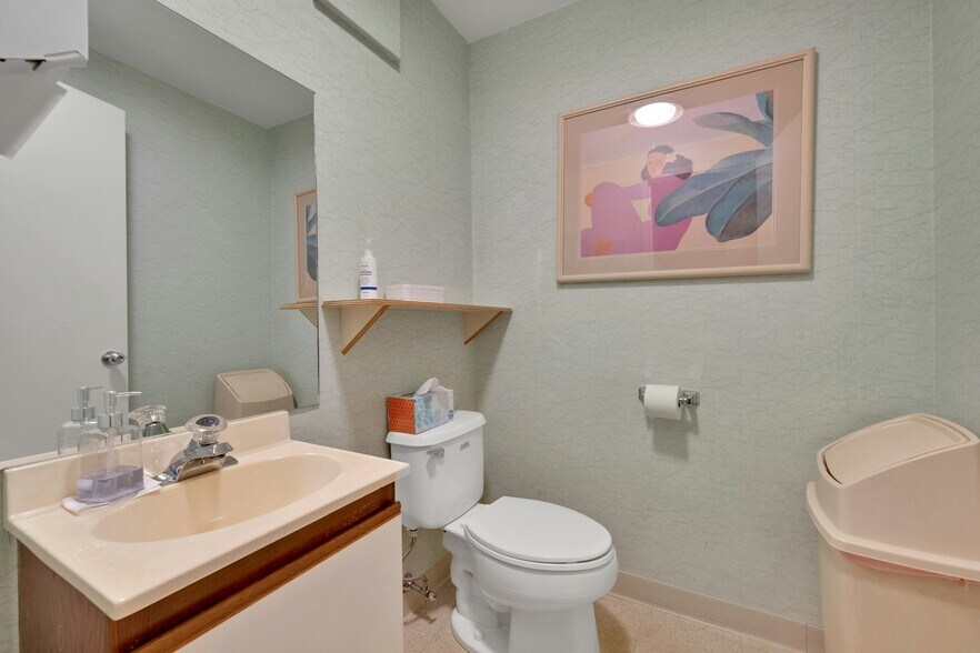 More Photos Of 27 Oak St, Stamford Medical For Lease