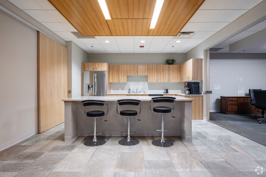 More Photos Of 3001 Bee Caves Rd, Austin Office For Lease