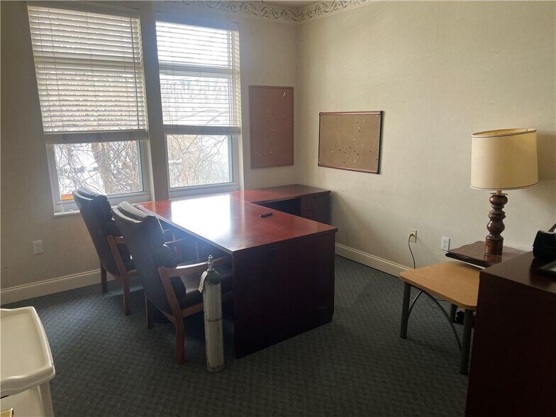 More Photos Of 93 Boundary Ln, Beaver Office For Sale