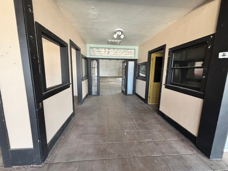 More Photos Of 401 W Chapman Ave, Orange General Retail For Sale