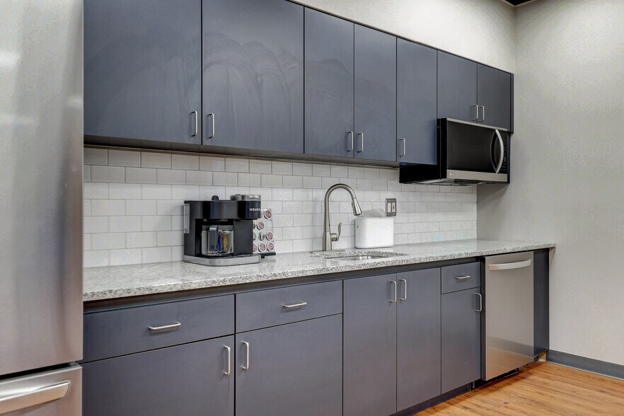 More Photos Of 4750 Venture Dr, Ann Arbor Light Manufacturing For Lease