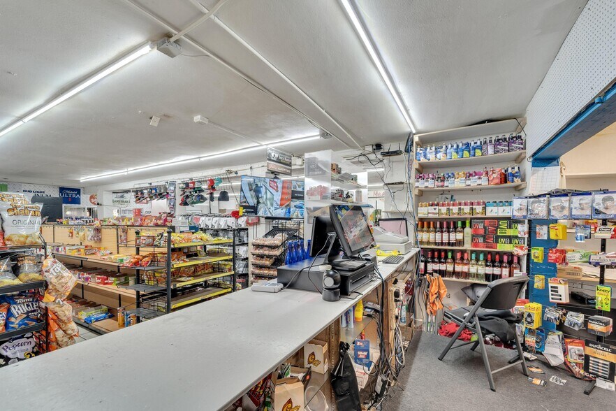 More Photos Of 4200 15th Ave S, Saint Petersburg Storefront Retail Residential For Lease