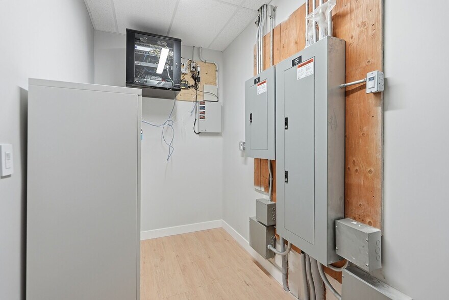 More Photos Of 224 Robot St, Vars Warehouse For Sale