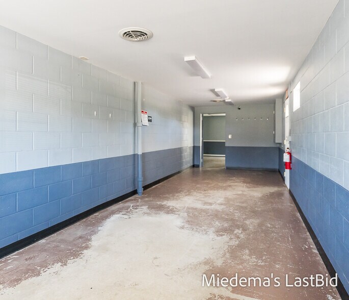 More Photos Of 1633 S Hanover, Hastings Auto Repair For Sale