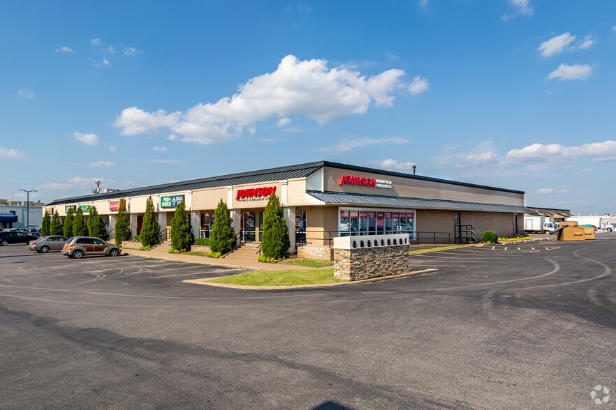 More Photos Of 4343 S Memorial Dr, Tulsa General Retail For Lease
