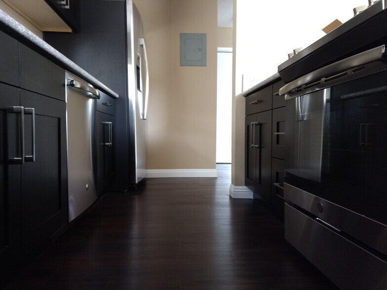 More Photos Of 16015 Halldale Ave, Gardena Multifamily For Sale