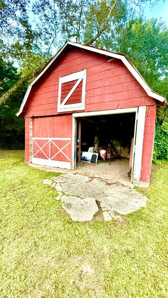 More Photos Of 4010 US-31, Clanton General Retail For Sale
