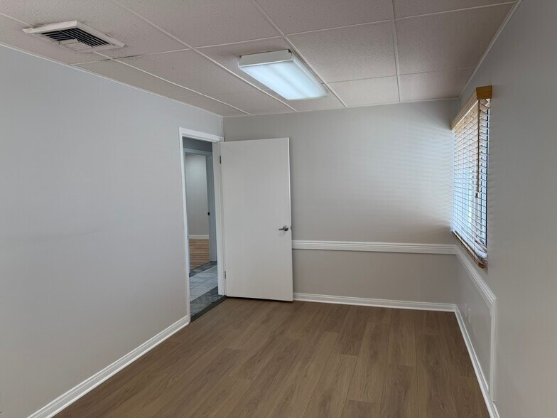 More Photos Of 1145-1147 S Robertson Blvd, Los Angeles Office For Lease