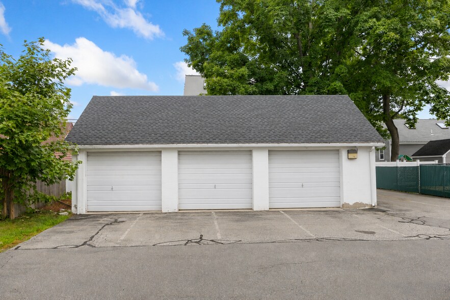 More Photos Of 828 Lynn Fells Pky, Melrose Office For Lease