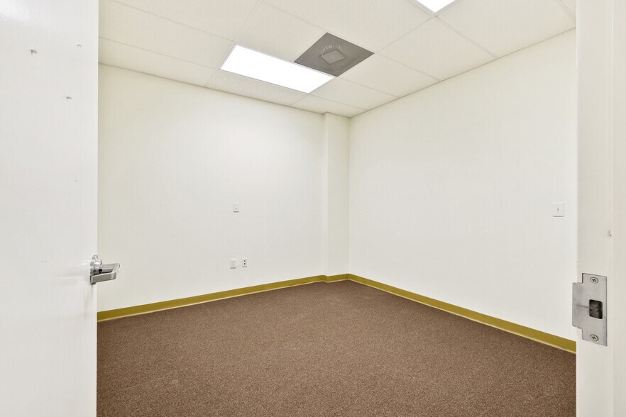 More Photos Of 1740 Tree Blvd, Saint Augustine Medical For Lease