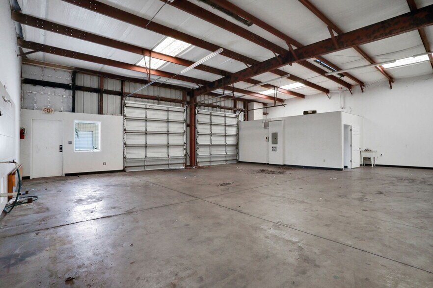 More Photos Of 8802 Corporate Square Ct, Jacksonville Unknown For Lease