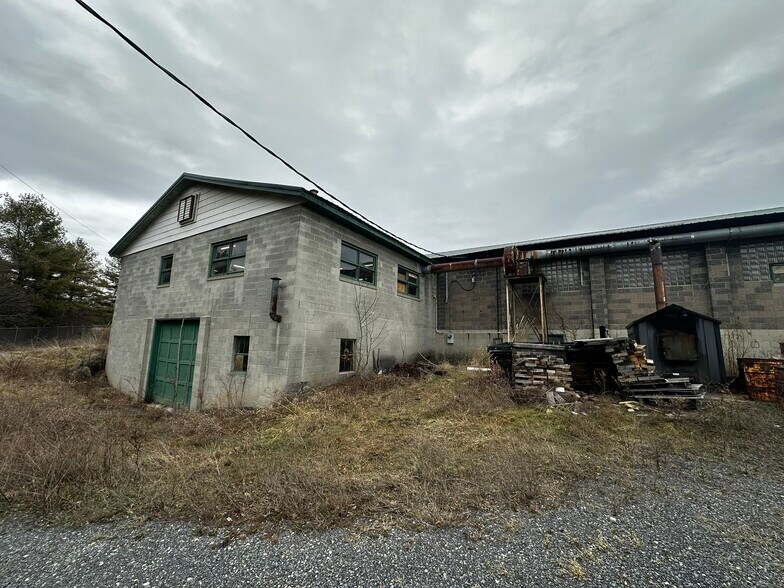 More Photos Of 215 W Elder St, Cumberland Land For Sale