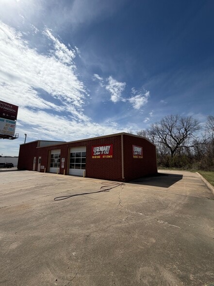 More Photos Of 627 S 32nd St, Muskogee Auto Repair For Sale