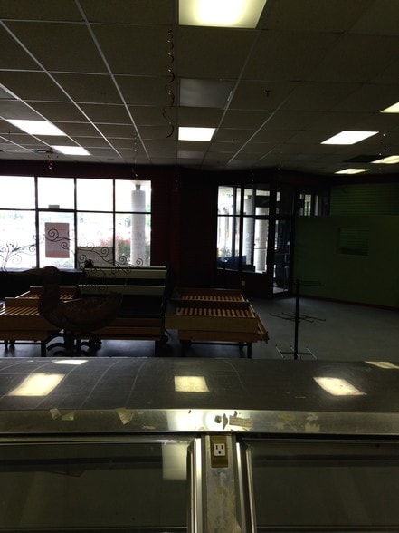 More Photos Of 6801-6917 W Brown Deer Rd, Milwaukee General Retail For Lease
