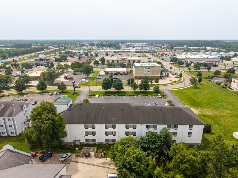 More Photos Of 220 Caravan Dr, Elkhart Hotel For Sale