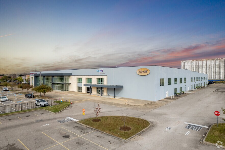 Primary Photo Of 10496 Katy Fwy, Houston Medical For Lease