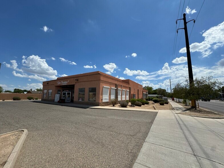 More Photos Of 6642 W Maryland Ave, Glendale Freestanding For Lease