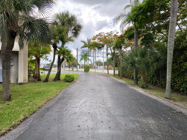 More Photos Of 4119 Blue Heron Blvd W, Riviera Beach Office For Sale