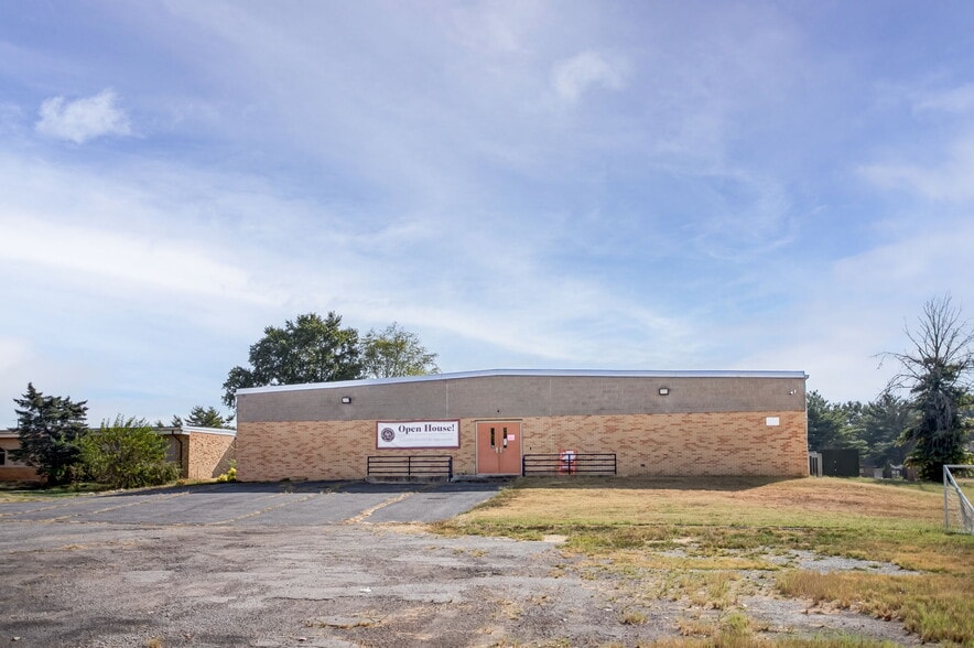 More Photos Of 1901 Mascoutah Ave, Belleville Schools For Sale