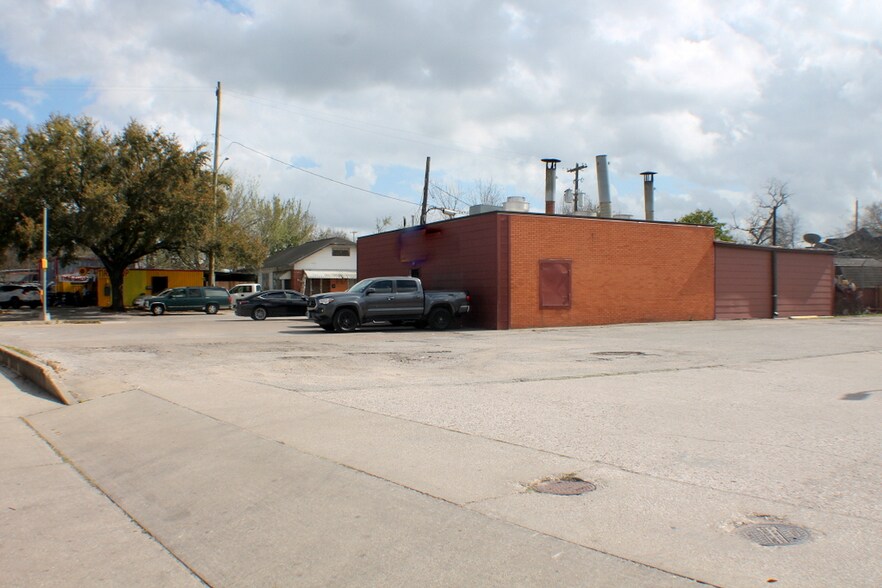 Primary Photo Of 5420 Harrisburg Blvd, Houston Restaurant For Sale