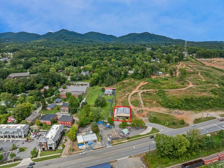 More Photos Of 39 Brookside Cir, Candler Warehouse For Lease