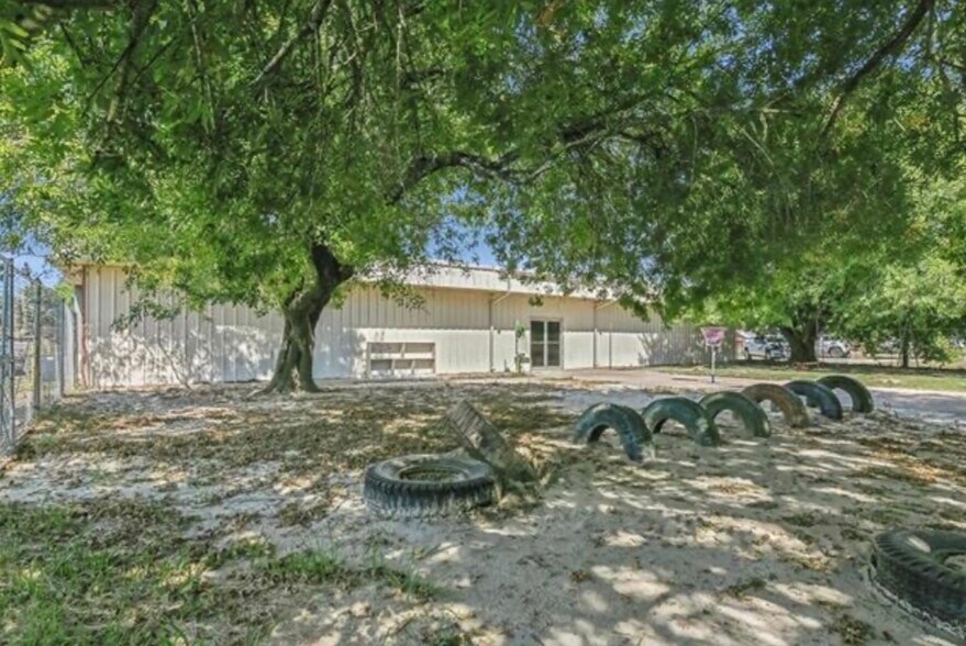 More Photos Of 480 E Round Bunch Rd, Bridge City Specialty For Sale
