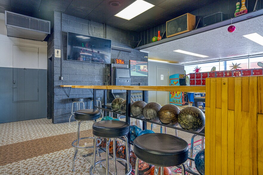 More Photos Of 109 W Main St, Watonga Storefront For Sale