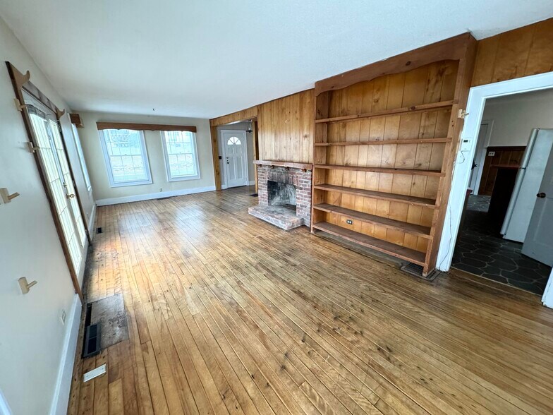 More Photos Of 2072 Main st, Londonderry Apartments For Sale
