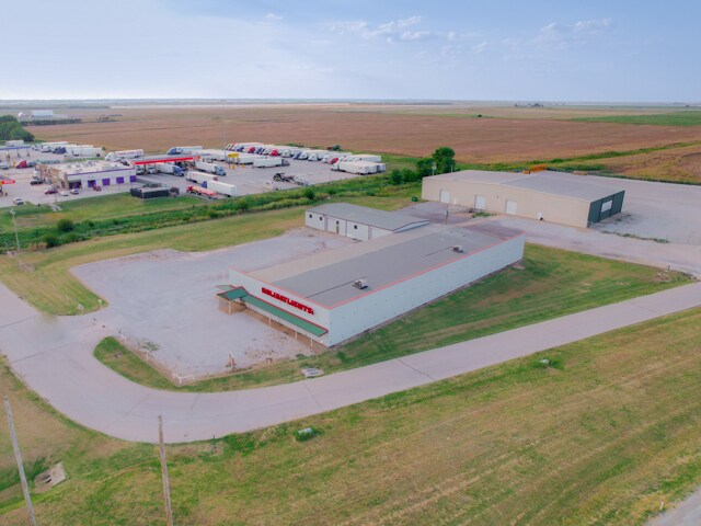 More Photos Of 100 Holiday Ln, Tonkawa Warehouse For Lease