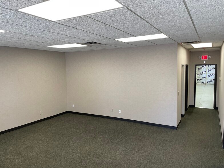 More Photos Of 9410 E 51st St, Tulsa Light Manufacturing For Lease