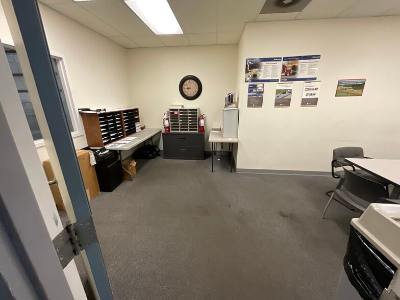 More Photos Of 7377 Expressway Ct SW, Grand Rapids Warehouse For Lease