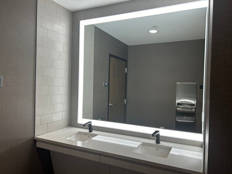 More Photos Of 8390 Lyndon B Johnson Fwy, Dallas Medical For Lease