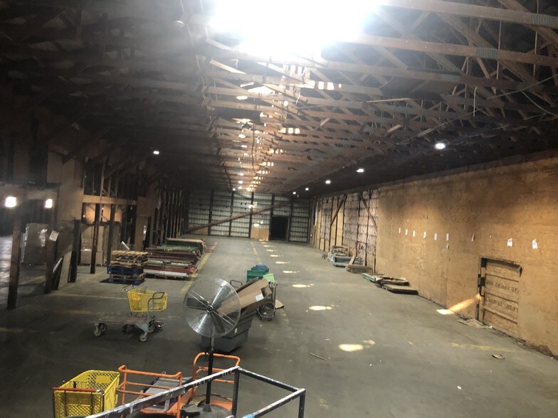 More Photos Of 1234 N Center Rd, Burton Warehouse For Lease