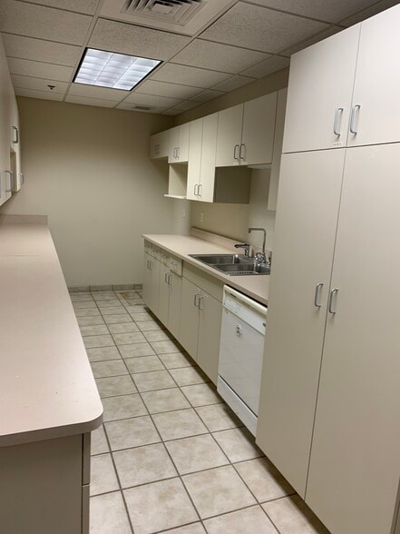 More Photos Of 110-301 N Adams St, Green Bay Office Residential For Lease