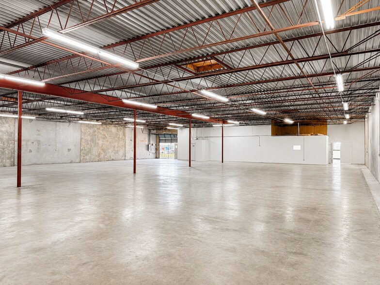 More Photos Of 3911 Woodbury Dr, Austin Warehouse For Lease