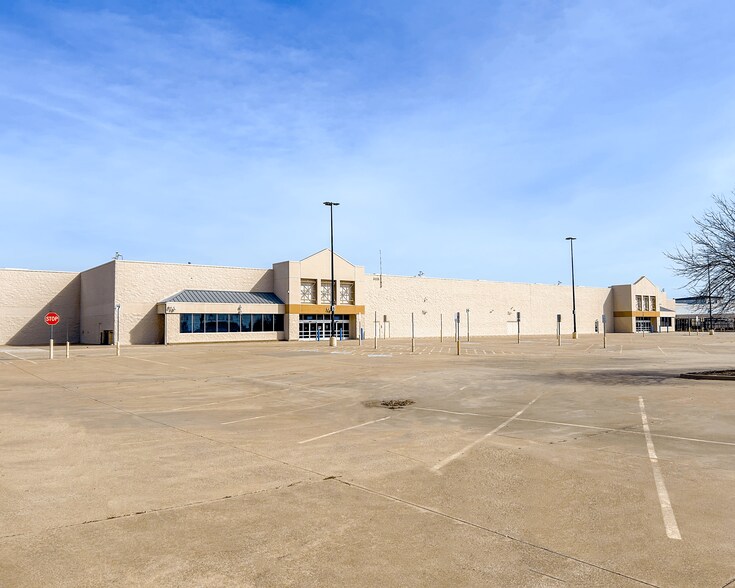 More Photos Of 3155 W Wheatland Rd, Dallas Freestanding For Sale