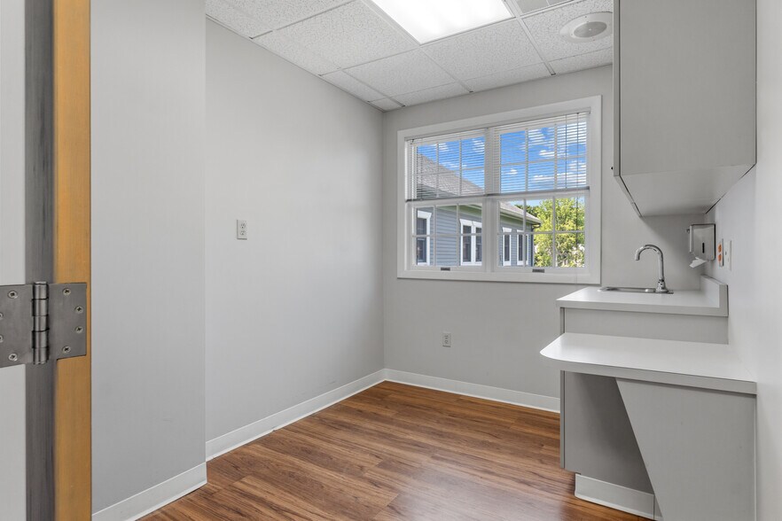 More Photos Of 320 Phillips St, North Kingstown Medical For Sale