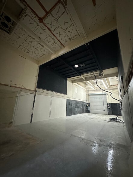 More Photos Of 711 W 17th St, Costa Mesa Warehouse For Sale