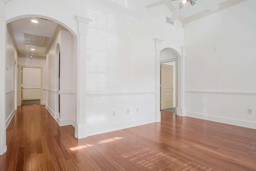 More Photos Of 4720 Peachtree Industrial Blvd, Berkeley Lake Office For Lease